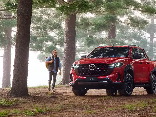 So Sánh Giá Mazda Bt‑50 Luxury 2.2 At & 1.9 Turbo Cho Người Mua