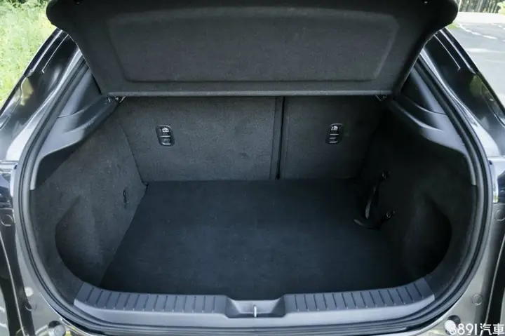 Đánh Giá Mazda Cx-30: Khoang Hành Lý & Nội Thất Tiện Dụng