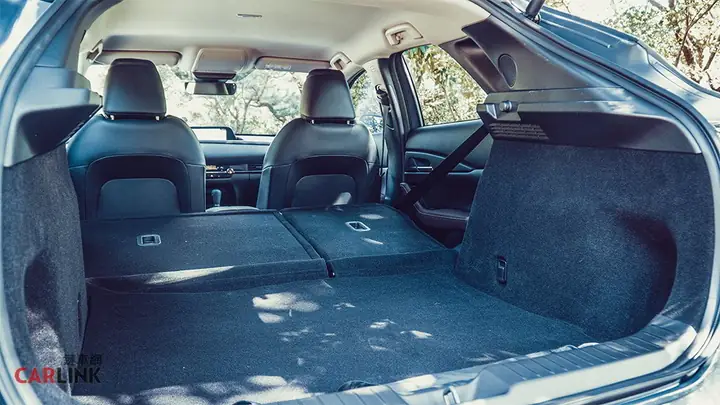 Đánh Giá Mazda Cx-30: Khoang Hành Lý & Nội Thất Tiện Dụng