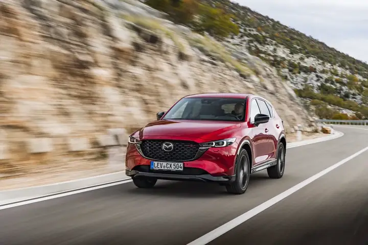 Mazda Cx-5 Vs Alfa Romeo Stelvio: Cuộc Đối Đầu Giữa Sự Thực Dụng Và Phong Cách Ý