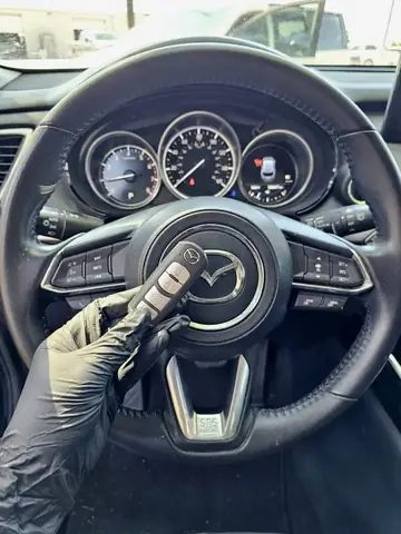 Cách Mở Khóa Xe Mazda Bị Kẹt Bên Trong An Toàn