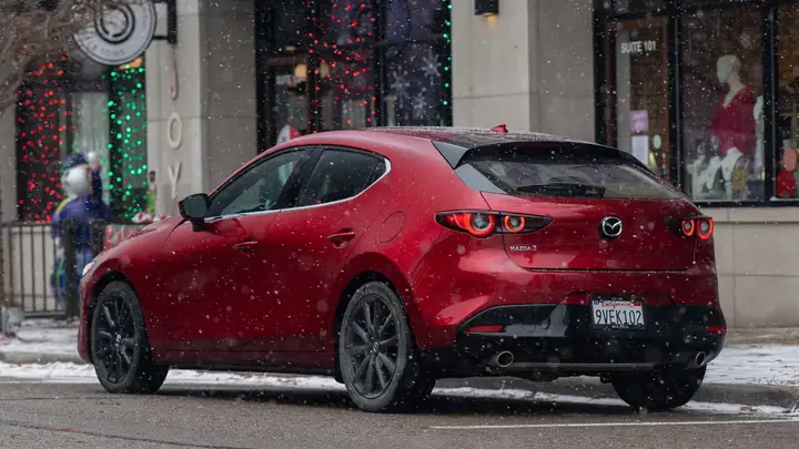 Bảng Giá Xe Mazda 3: Giá Lăn Bánh & Khuyến Mãi Mới Nhất