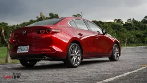 Mazda Mazda3 Sedan: Chiếc Sedan Gia Đình Đáng Cân Nhắc Từ Nhật Bản