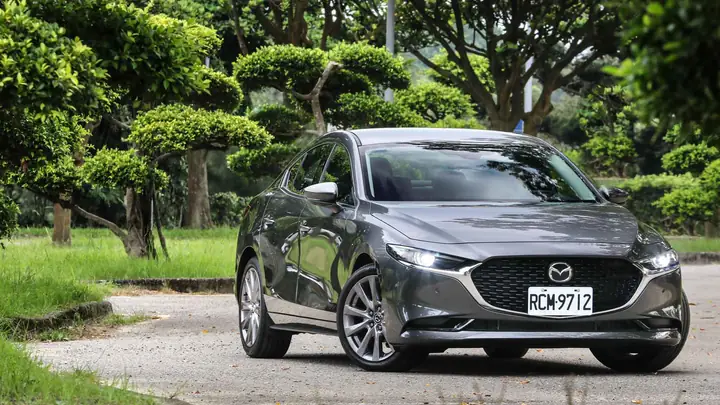 Mazda Mazda3 Sedan: Chiếc Sedan Gia Đình Đáng Cân Nhắc Từ Nhật Bản