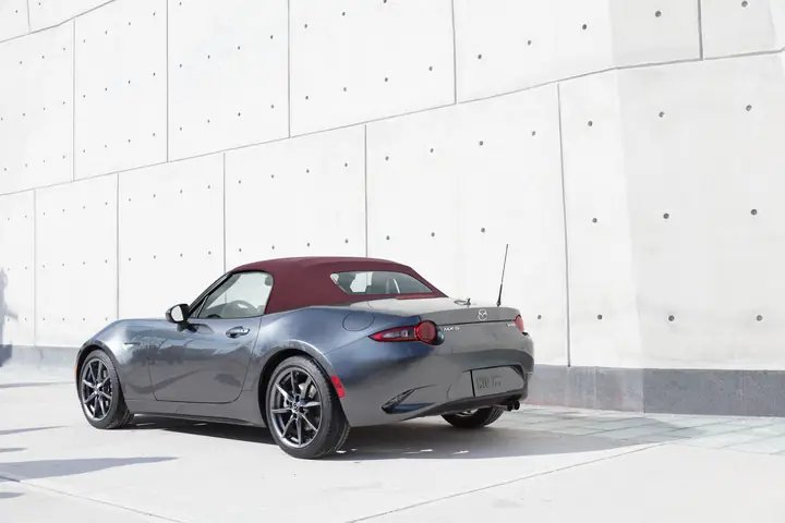 Mazda Miata Mx5 Soft Roof: Khám Phá Thế Giới Mui Trần Đầy Phong Cách