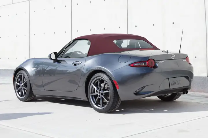 Mazda Miata Mx5 Soft Roof: Khám Phá Thế Giới Mui Trần Đầy Phong Cách