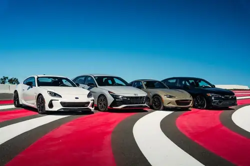 Mazda Miata Hay Honda Civic: Cuộc Đối Đầu Kinh Điển Cho Người Yêu Xe