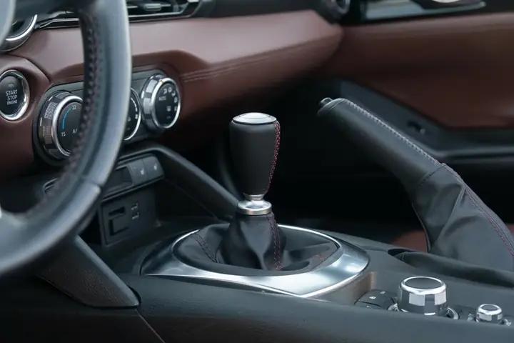 Nâng Cấp Trải Nghiệm Lái Xe: Hướng Dẫn Chọn Lọc Và Lắp Đặt Núm Chuyển Số Mazda Mx-5
