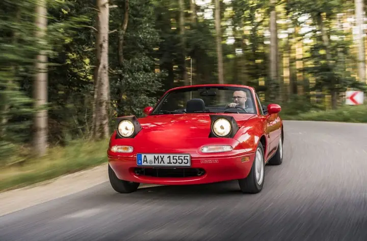 Mazda Mx-5 Classic: Sự Kết Hợp Hoàn Hảo Giữa Truyền Thống Và Hiện Đại