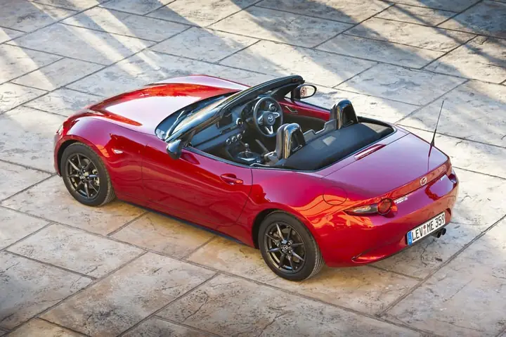 Cách Dùng Và Bảo Quản Soft Top Mazda Mx-5 Một Cách Dễ Dàng