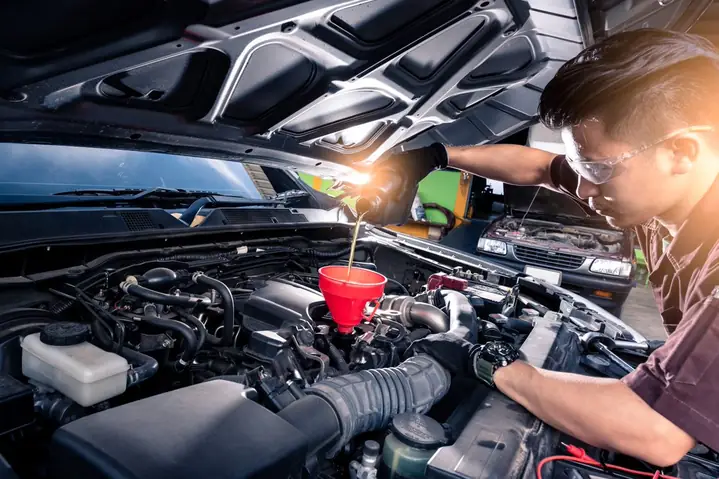 Mazda Oil Change: Top 5 Lý Do Thay Dầu Định Kỳ Cho Xe Mazda