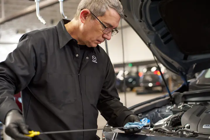 Mazda Oil Change: Top 5 Lý Do Thay Dầu Định Kỳ Cho Xe Mazda