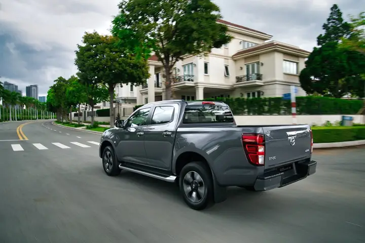 Mazda Pickup Có Khung Kính Phía Sau: Khám Phá Đặc Điểm Và Ứng Dụng Thực Tế