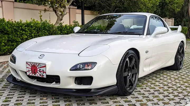 Mazda Rx-7: Xe Thể Thao Huyền Thoại Với Động Cơ Quay