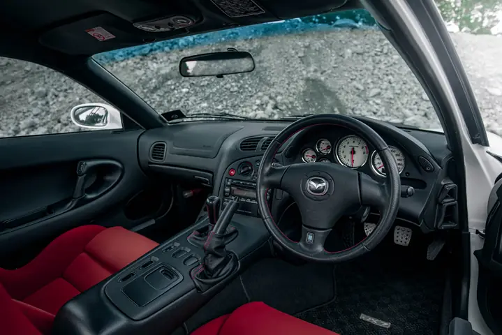 Nội Thất Mazda Rx-7: Phân Tích Chi Tiết Thiết Kế Và Trải Nghiệm