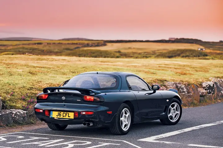 Mazda Rx7 Uk: Câu Chuyện Về Huyền Thoại Động Cơ Wankel Tại Thị Trường Anh