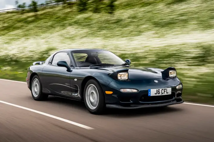 Mazda Rx7 Uk: Câu Chuyện Về Huyền Thoại Động Cơ Wankel Tại Thị Trường Anh