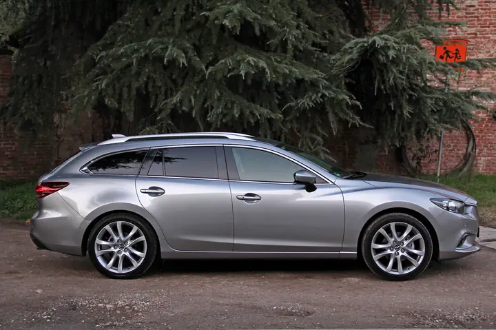 Đánh Giá Chi Tiết Mazda6 Wagon D: Xe Gia Đình Đa Năng