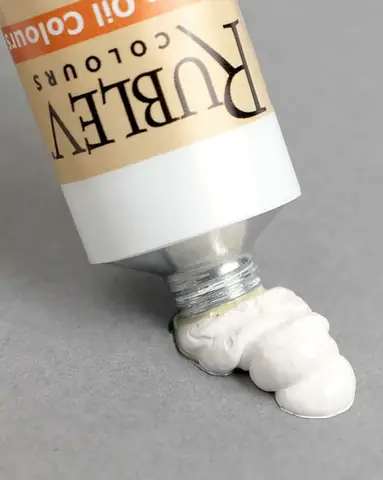 Mazda Super Oil Paint Titanium White: Khám Phá Sắc Trắng Tinh Khiết Và Ứng Dụng Đa Dạng