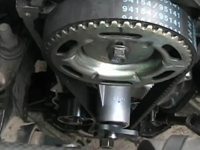 Cách Kiểm Tra Dây Curoa Cam Mazda Phát Hiện Hư Hỏng