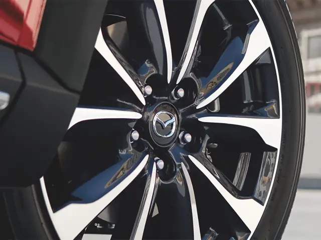 Hướng Dẫn Thay Lốp Xe Mazda Khi Bị Xẹp