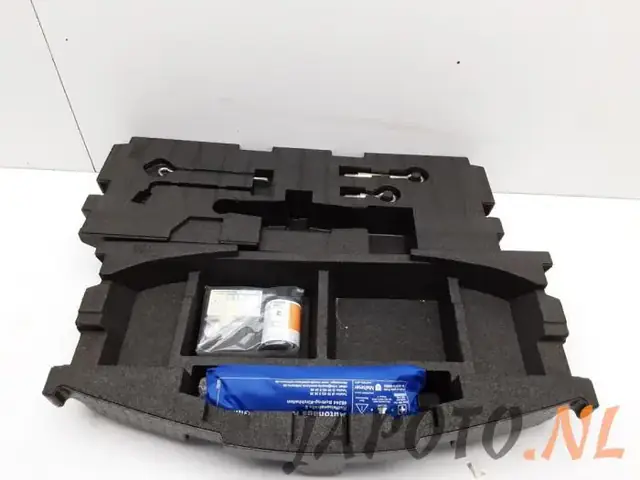 Cách Dùng Bộ Sửa Lốp Khẩn Cấp Mazda Hiệu Quả