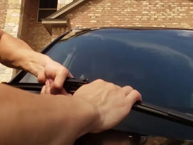 Dịch Vụ Thay Lưỡi Gạt Mưa Mazda: Hướng Dẫn Chi Tiết & Lựa Chọn Tối Ưu