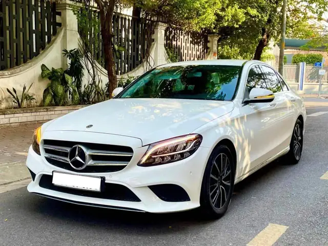 Mercedes C200 Và Mazda 6: Cuộc Đối Đầu Trong Phân Khúc Sedan Hạng Sang Cỡ Nhỏ