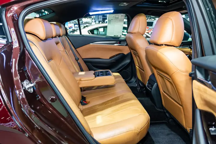 Mercedes Chạy Thua Mazda 6: Phân Tích Từ Góc Độ Hiệu Suất Và Trải Nghiệm Người Dùng