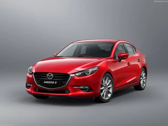 Nên Mua Civic 1.8 Hay Mazda 2.0: Phân Tích Chuyên Sâu Cho Người Tiêu Dùng