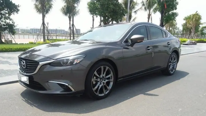 Nên Mua Civic 1.8 Hay Mazda 2.0: Phân Tích Chuyên Sâu Cho Người Tiêu Dùng