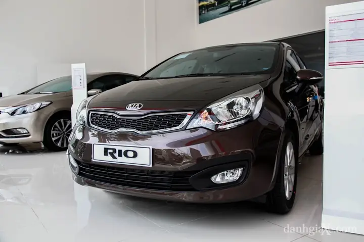 Nên Mua Kia Rio Hay Mazda 2: Đánh Giá Chi Tiết Giúp Bạn Ra Quyết Định