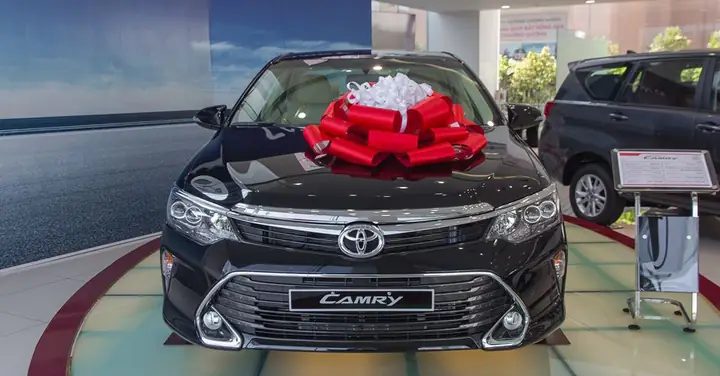 Mazda Hay Camry: Chọn Xe Nào Cho Phù Hợp Với Nhu Cầu Của Bạn?