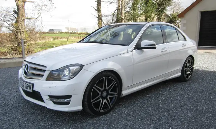 Nên Mua Mercedes Cũ Hay Mazda: Phân Tích Chi Tiết Cho Người Tiêu Dùng Thông Thái