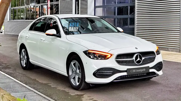 Nên Mua Mercedes Cũ Hay Mazda: Phân Tích Chi Tiết Cho Người Tiêu Dùng Thông Thái