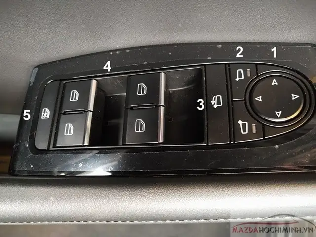 Nút Bấm Gập Gương Trên Mazda 6: Hướng Dẫn Chi Tiết Và Lưu Ý