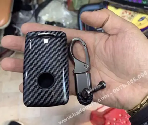 Ốp Carbon Chìa Khóa Mazda 3: Nâng Tầm Phong Cách Và Bảo Vệ Cho Chiếc Xe Của Bạn