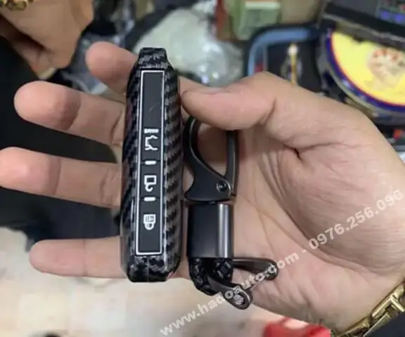 Ốp Carbon Chìa Khóa Mazda 3: Nâng Tầm Phong Cách Và Bảo Vệ Cho Chiếc Xe Của Bạn