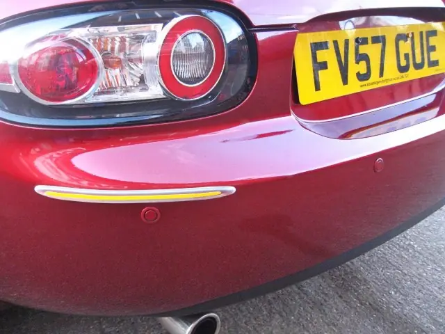 Cảm Biến Đỗ Xe Màu Đỏ Trên Xe Mazda: Hiểu Rõ Và Khắc Phục Sự Cố