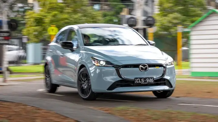Khám Phá Đánh Giá Mazda 2 Hatchback Cho Người Mua Thông Minh