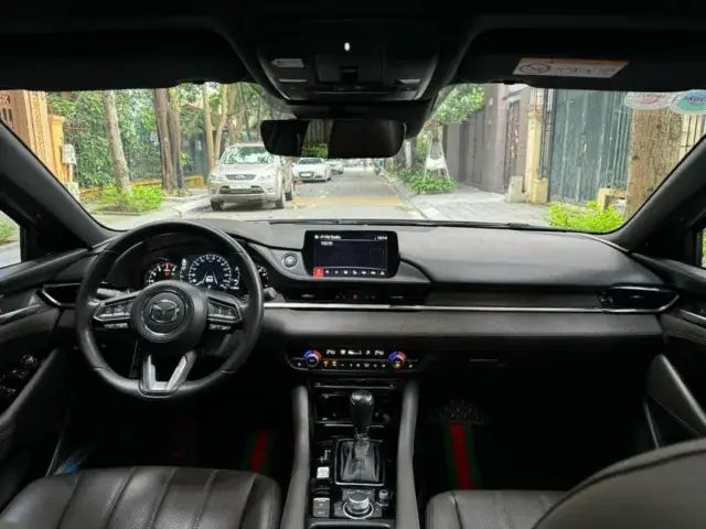 So Sánh Các Phiên Bản Mazda 6 2018: Lựa Chọn Nào Phù Hợp Với Bạn?