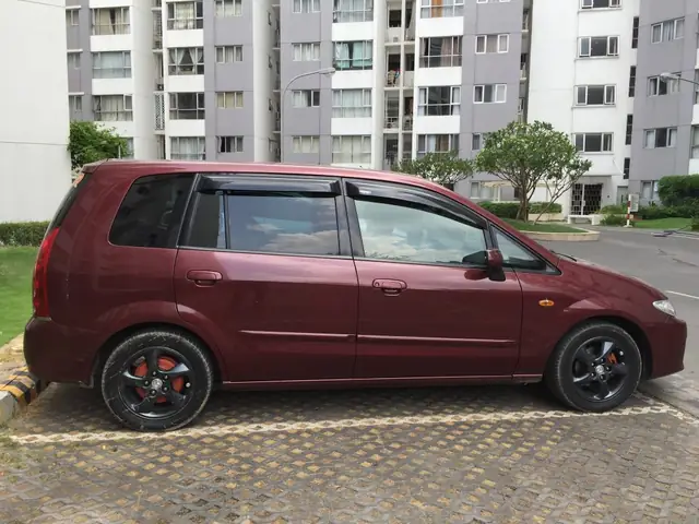 So Sánh Mazda Premacy Và Nissan Livina: Lựa Chọn Nào Phù Hợp Cho Gia Đình Việt?