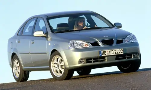 So Sánh Daewoo Nubira Và Mazda 323 2001: Lựa Chọn Nào Phù Hợp Cho Bạn?