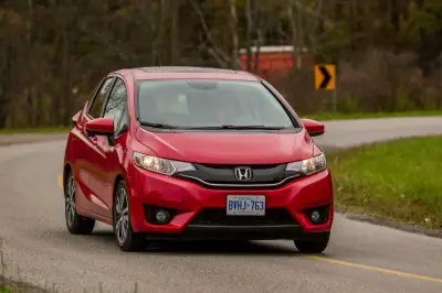 Tại Sao Mazda Hatchback Có Thể Đắt Hơn Phiên Bản Sedan?