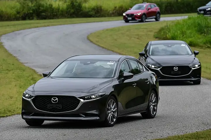 Tham Khảo Giá Xe Mazda 3: Cập Nhật Mới Nhất & Những Điều Cần Biết