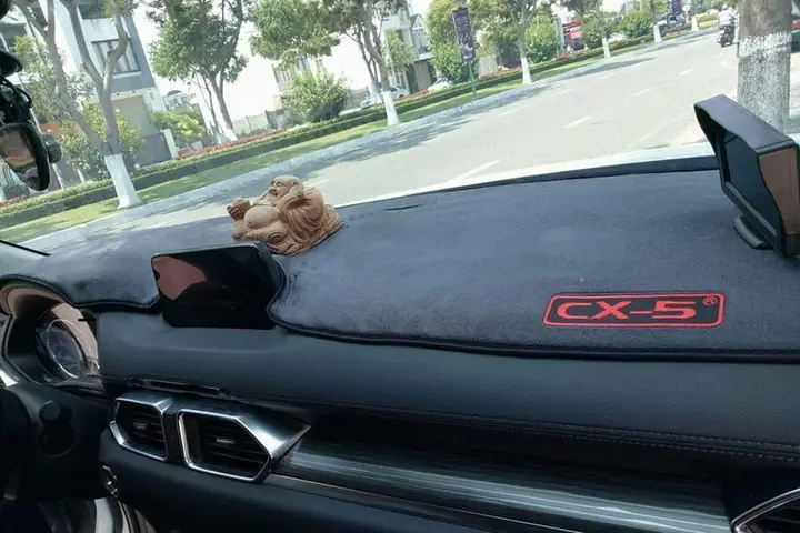 So Sánh Thảm Taplo Mazda Cx‑5: Nhung, Da Carbon & Silicone