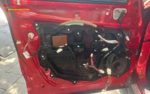 Hướng Dẫn Chi Tiết Cách Tháo Kính Gập Trên Xe Mazda: An Toàn Và Hiệu Quả