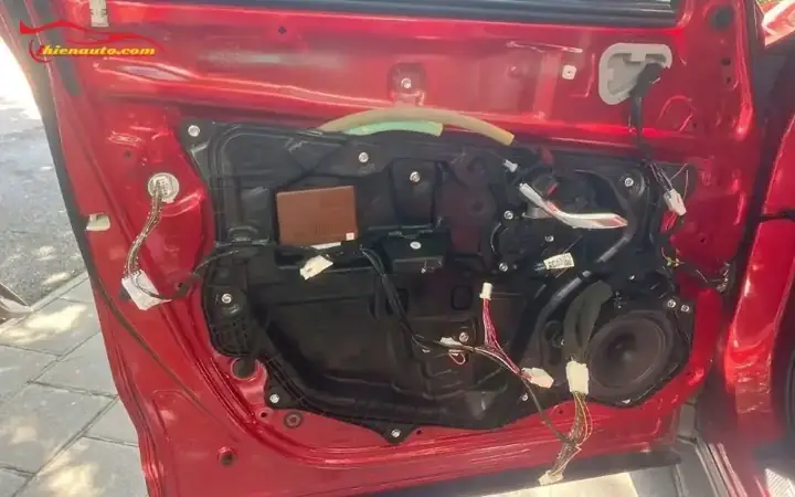 Hướng Dẫn Chi Tiết Cách Tháo Kính Gập Trên Xe Mazda: An Toàn Và Hiệu Quả