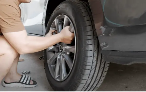 Hướng Dẫn Thay Lốp Dự Phòng Mazda 3 Đơn Giản Nhất – Bước By Bước