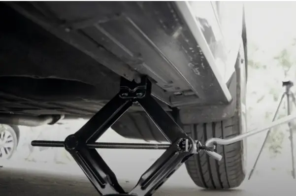 Hướng Dẫn Thay Lốp Dự Phòng Mazda 3 Đơn Giản Nhất – Bước By Bước